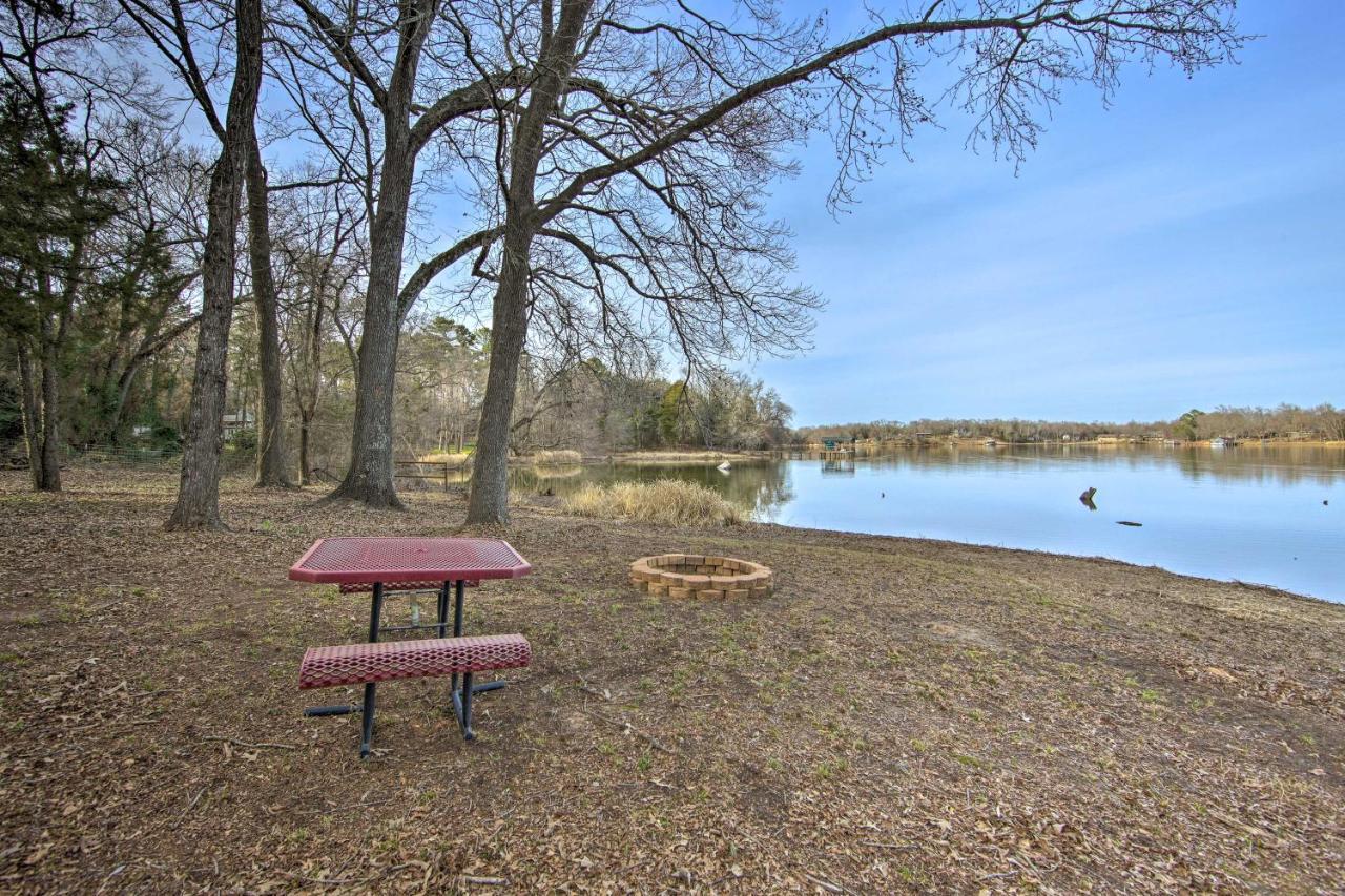 Lakefront Cabin With 2 Lofts, Boats On 4 Acres Winnsboro المظهر الخارجي الصورة