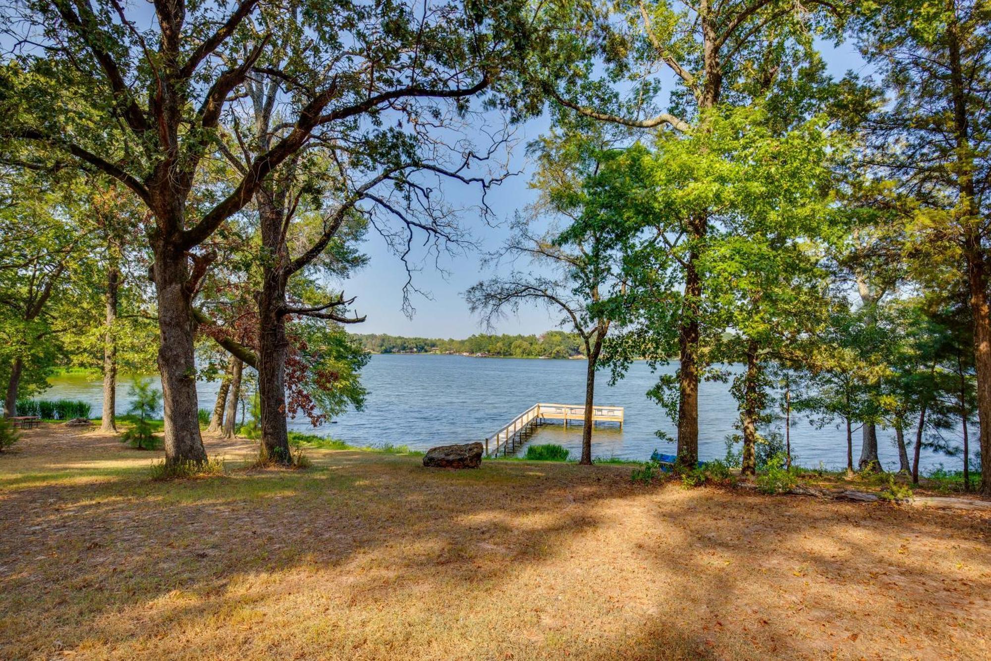 Lakefront Cabin With 2 Lofts, Boats On 4 Acres Winnsboro المظهر الخارجي الصورة